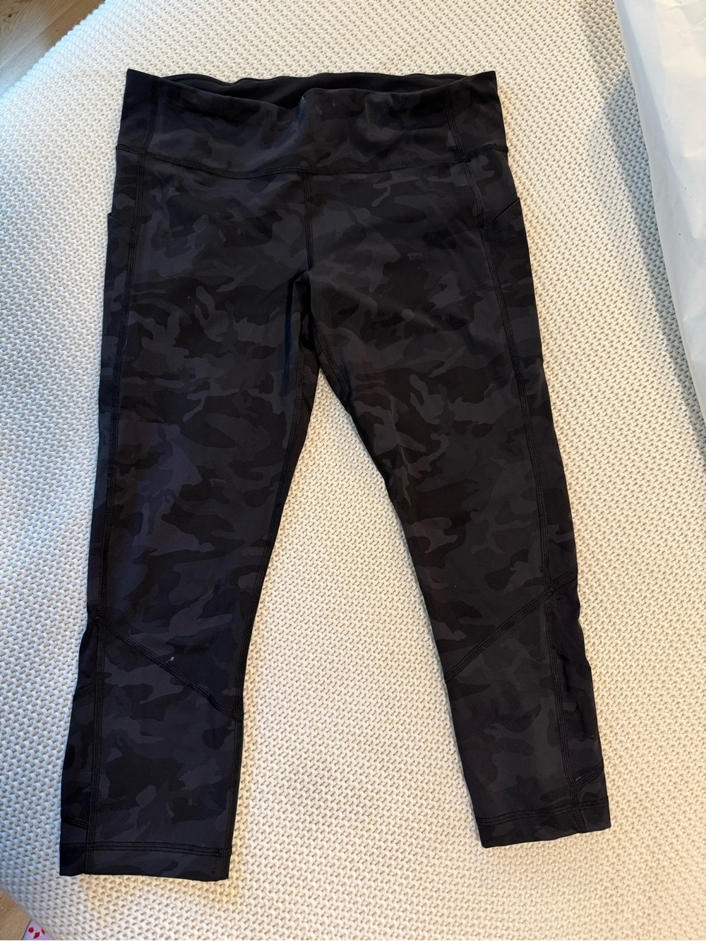 Lululemon Women’s Black Camo Active Capri Leggings